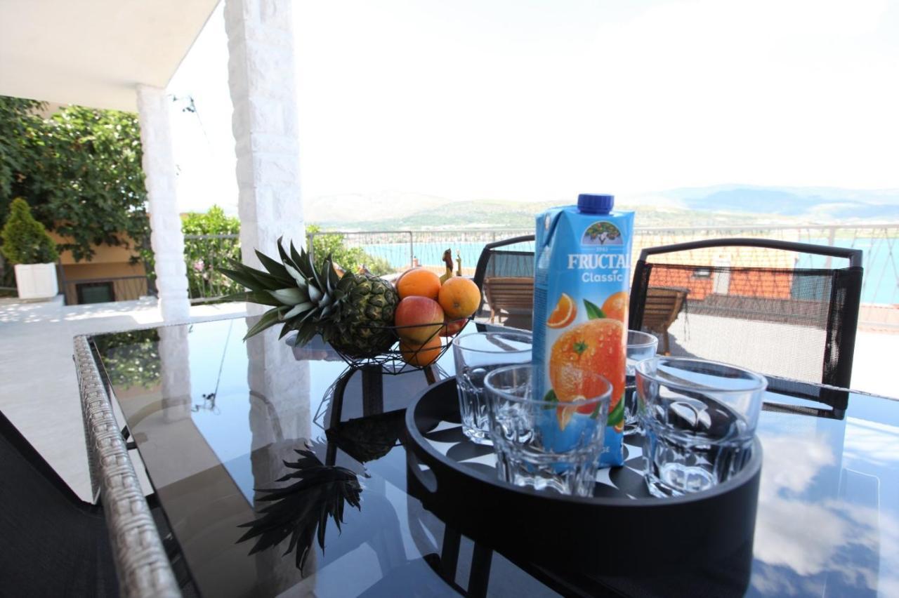 Apartment With Terrace And Sea View - Lucic Trogir Zewnętrze zdjęcie