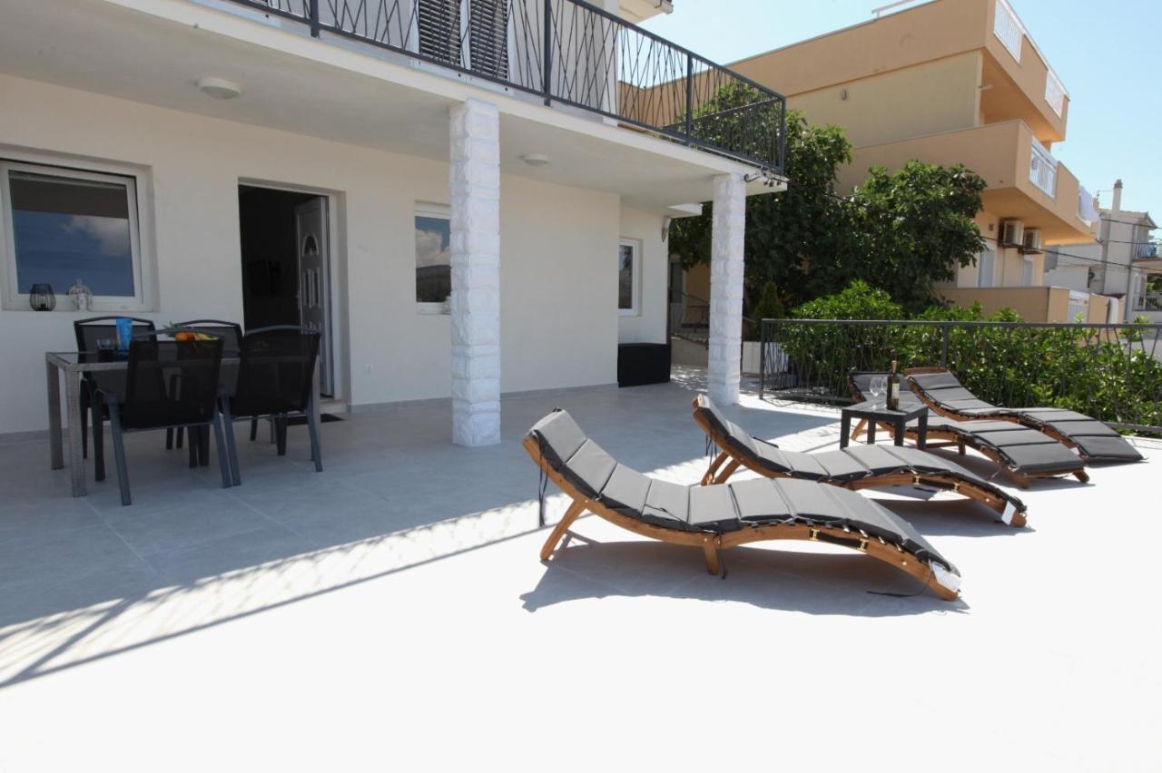 Apartment With Terrace And Sea View - Lucic Trogir Zewnętrze zdjęcie