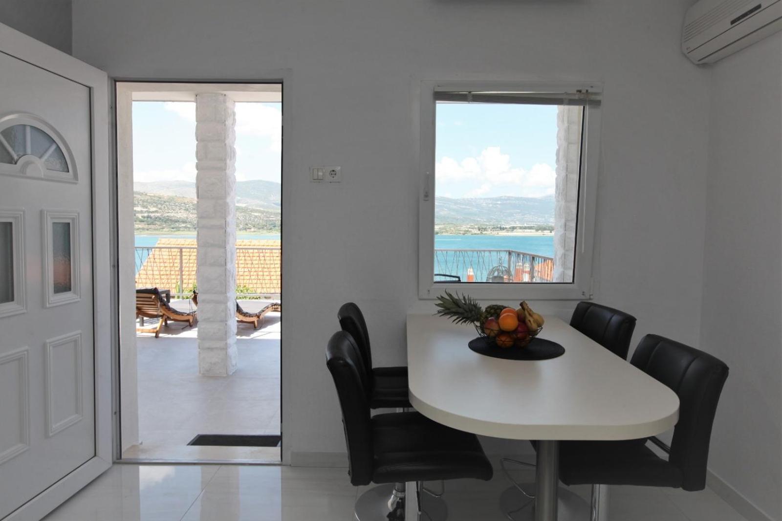 Apartment With Terrace And Sea View - Lucic Trogir Zewnętrze zdjęcie