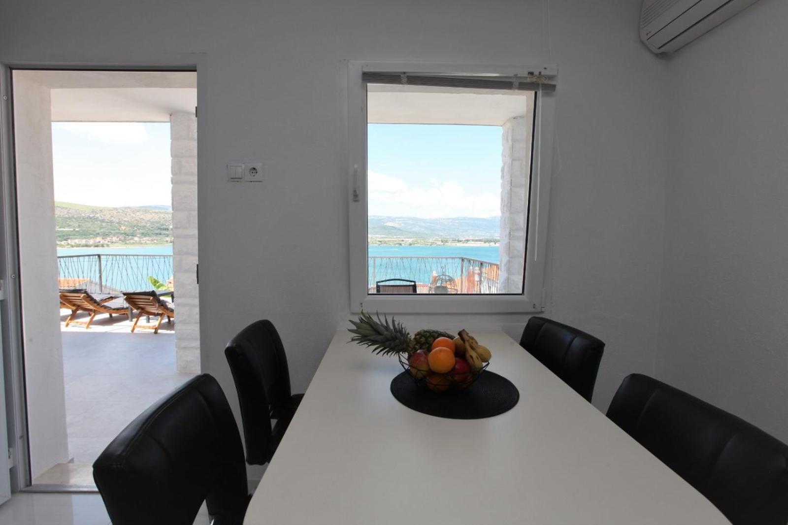 Apartment With Terrace And Sea View - Lucic Trogir Zewnętrze zdjęcie